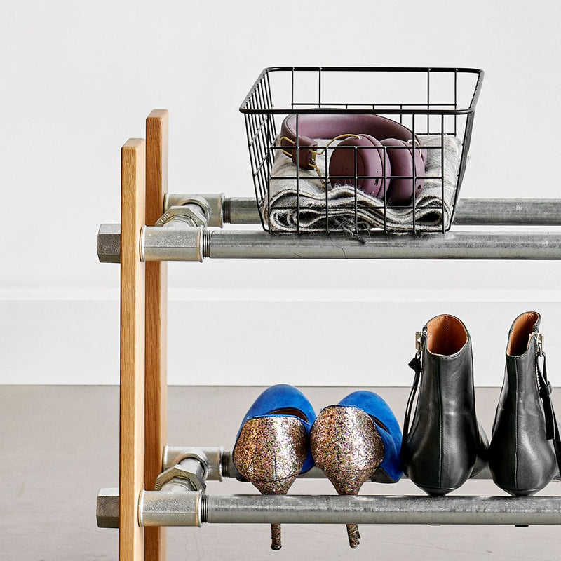 Rackbuddy Schuhrgal hecho de roble clásico con tres filas, disponible en el estante de zapato de estilo nórdico en dos latitudes
